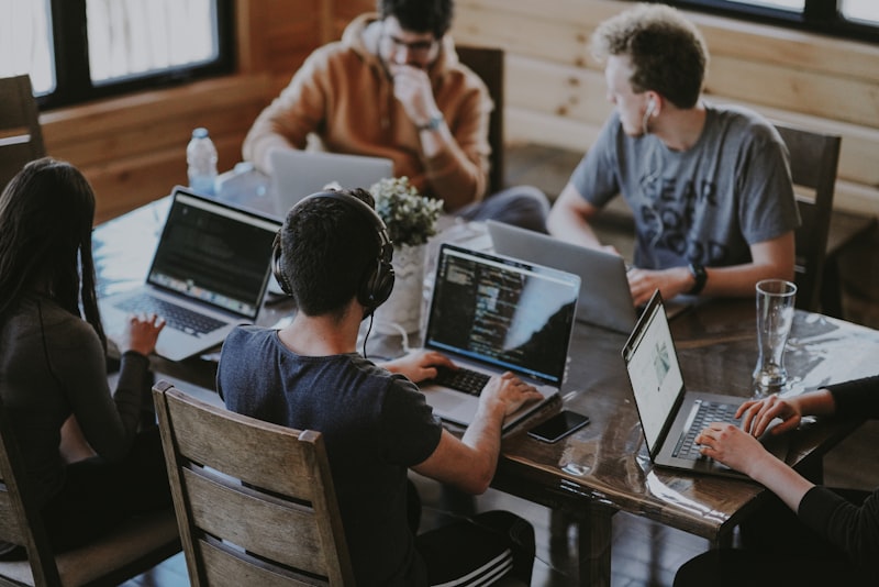 Il team EasyPacco al lavoro